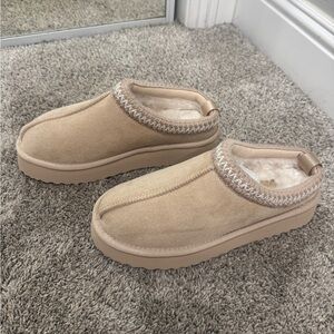 Women's Tan Tasman Slippers